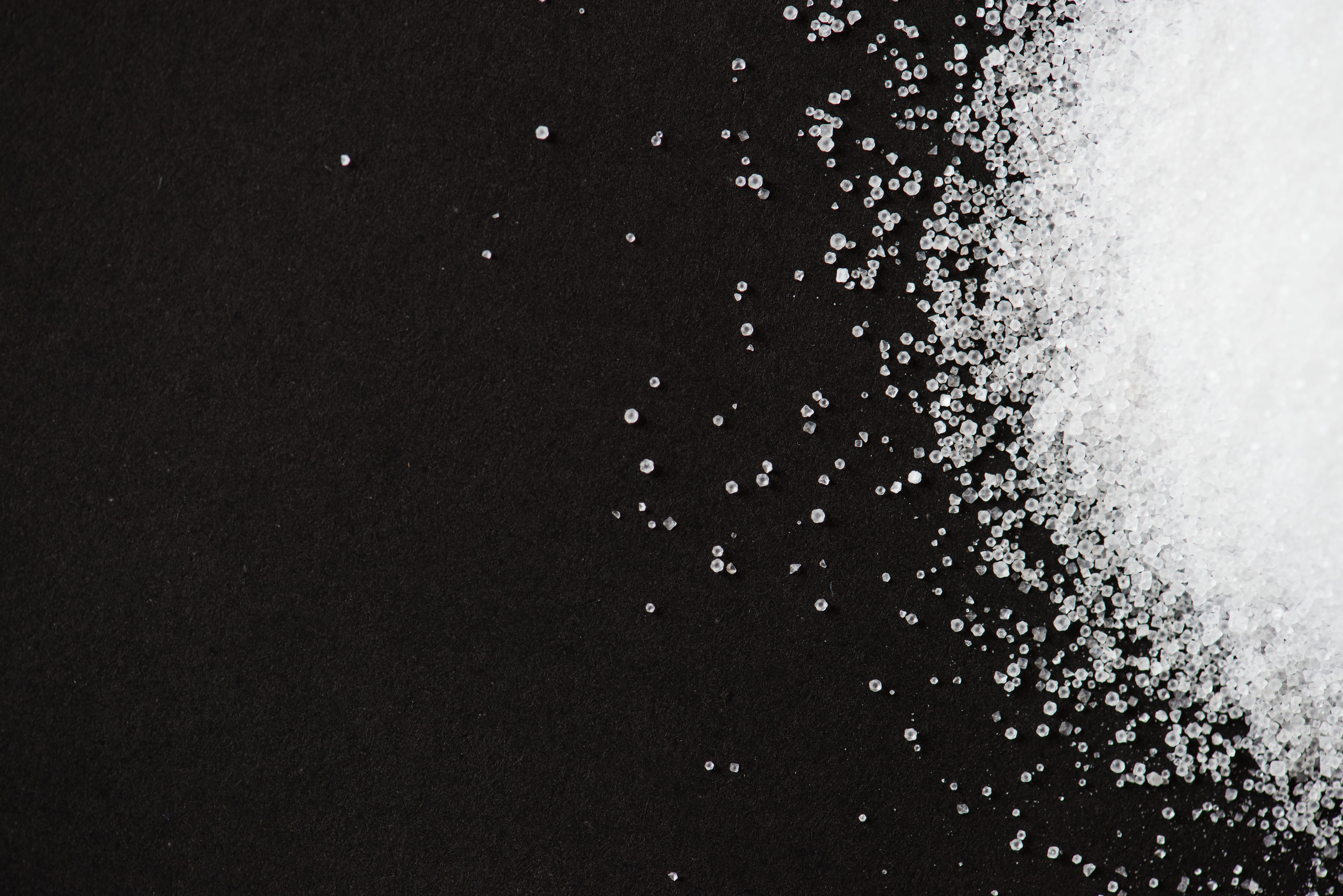 신장을 파괴하는 주범에 대한 설명을 돕는 소금 이미지