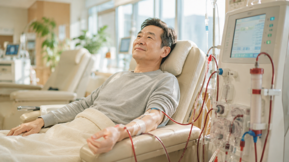 신장투석 종류 총정리(혈액투석/복막투석 주기, 방법 장단점)_혈액투석 중인 이미지
